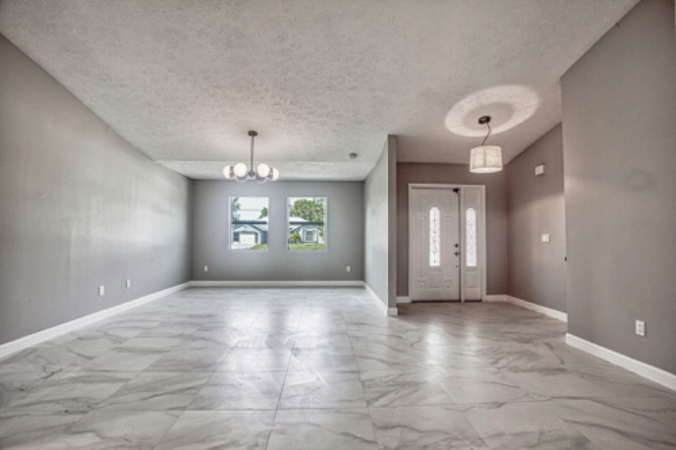 Family Room/Entrance Family Room/Entrance
