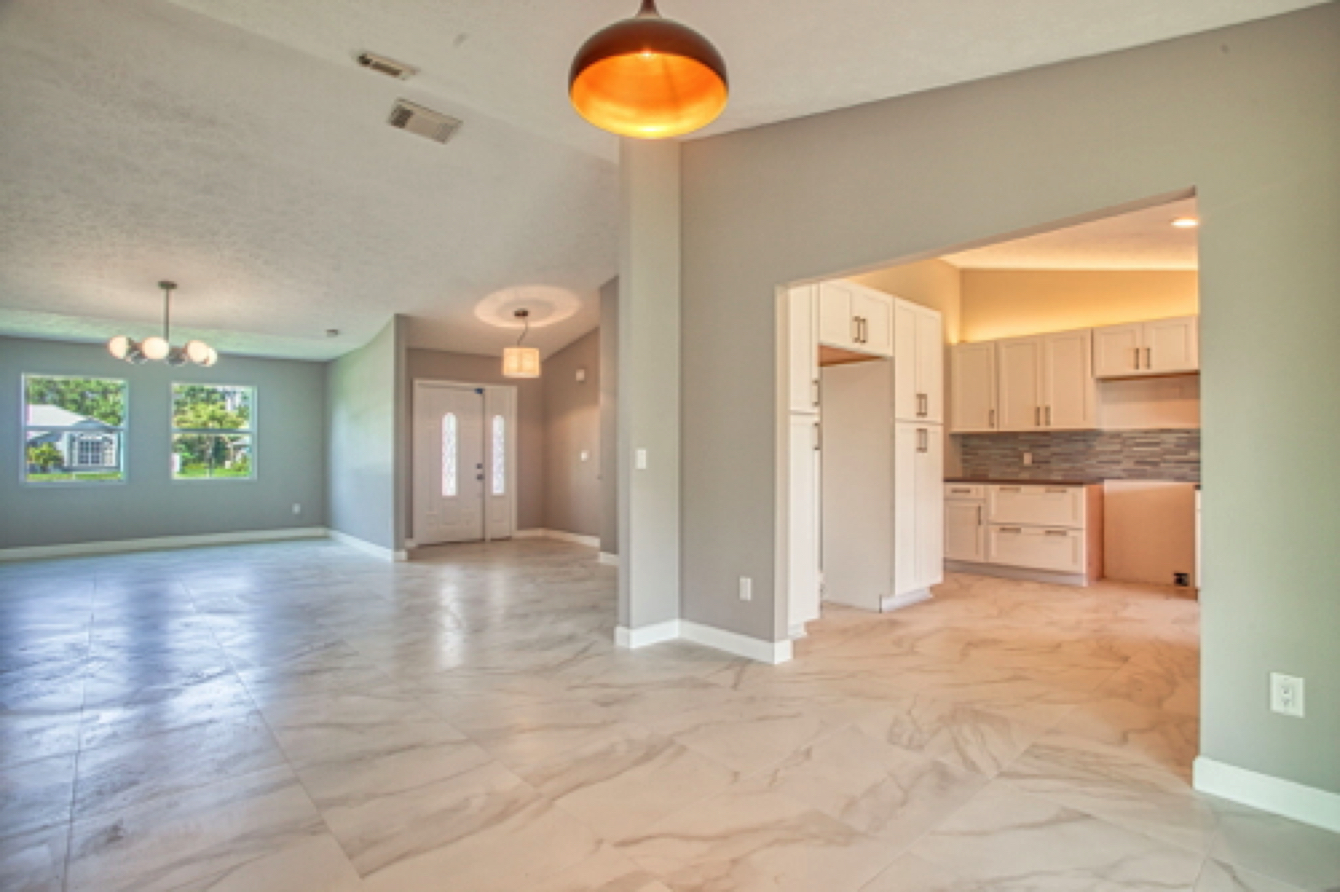 Dining/Kitchen Dining/Kitchen